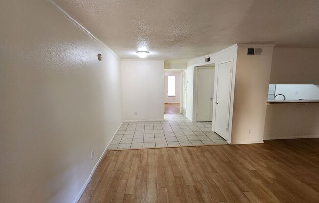 1 bed, 1 bath, 700 sqft, $995, Unit LAW11-125