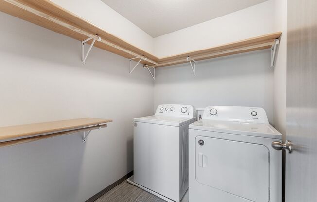 1 bed, 1 bath, 701 sqft, $925, Unit 321