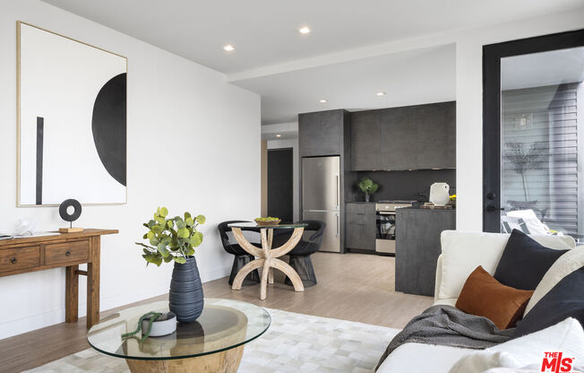 1 bed, 1 bath, 770 sqft, $4,550, Unit 526