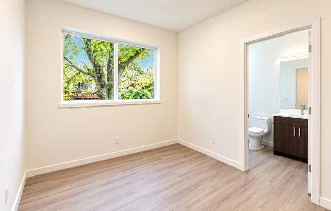 2 beds, 1 bath, 692 sqft, $1,725, Unit 205