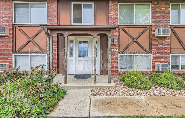 2882 W ELIOT CIR