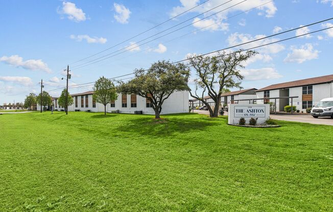 2 beds, 1 bath, $1,299, Unit 112