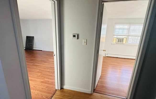 2 beds, 1 bath, 800 sqft, $2,500, Unit 105