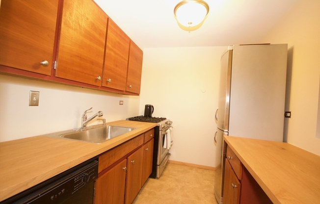 1 bed, 1 bath, 952 sqft, $3,450, Unit 17R