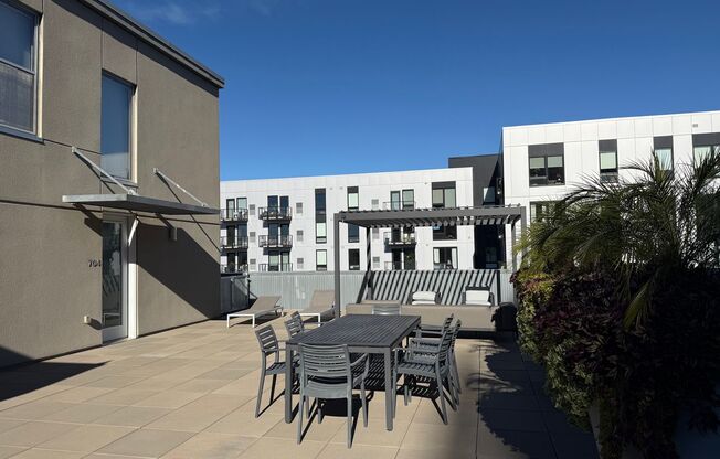 3 beds, 2 baths, $3,099, Unit #707