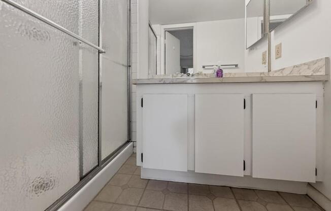 2 beds, 2 baths, 806 sqft, $2,000