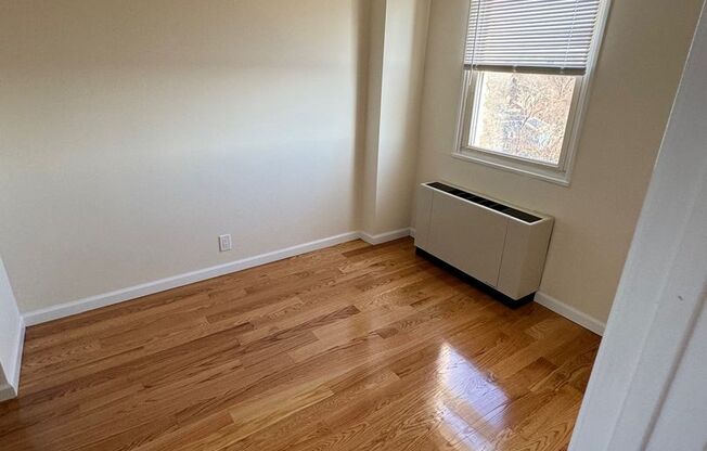 1 bed, 1 bath, 580 sqft, $1,595, Unit 10G