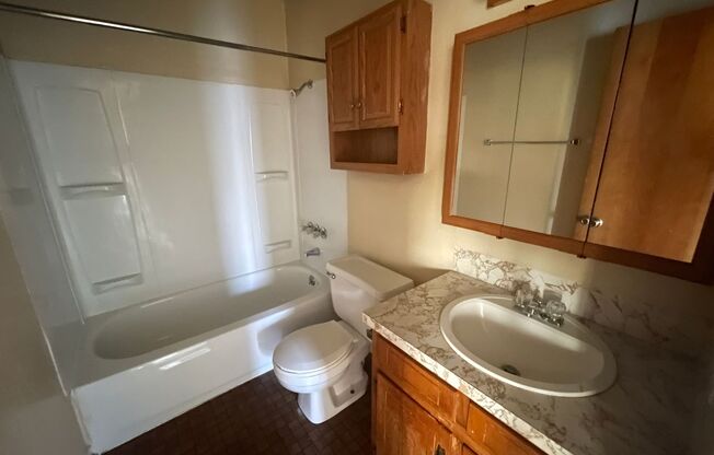 2 beds, 1 bath, $1,000