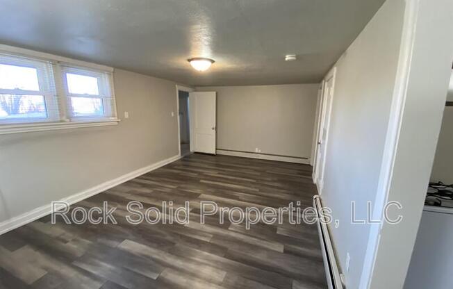 1319 E 20 ST