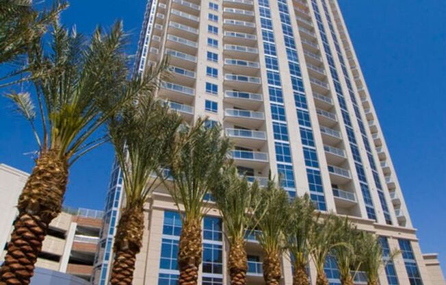 Stunningly Remodeled Studio High-Rise Unit For Rent