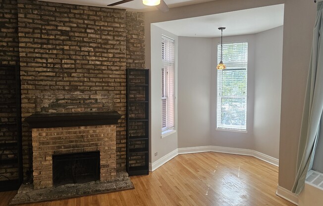 648 W Oakdale Ave
