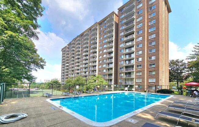 2059 Huntington Ave 500