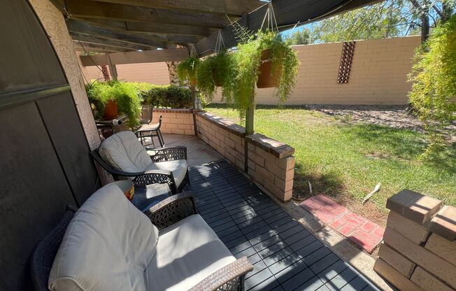 A Fabulous 2 Bedroom Single story Townhome Close to UNLV and Airport
