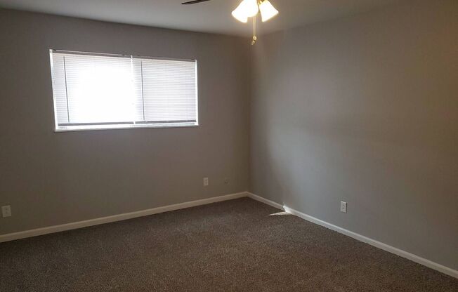 2 beds, 1.5 baths, 935 sqft, $910, Unit 7802-203