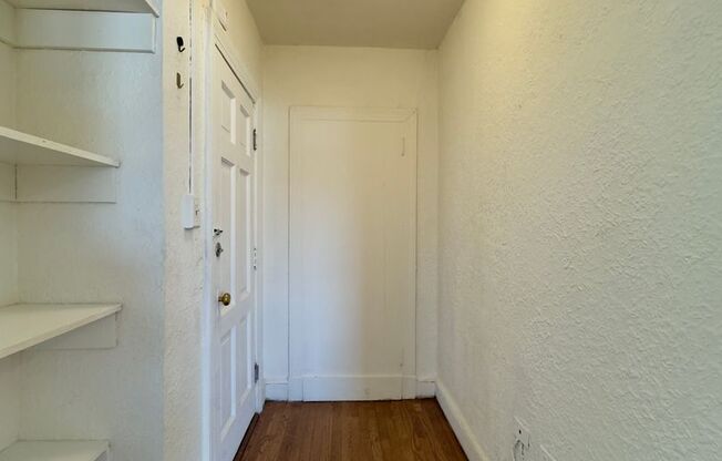 Studio, 1 bath, 350 sqft, $745, Unit 307