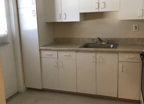 2 beds, 1 bath, 840 sqft, $1,900, Unit 20