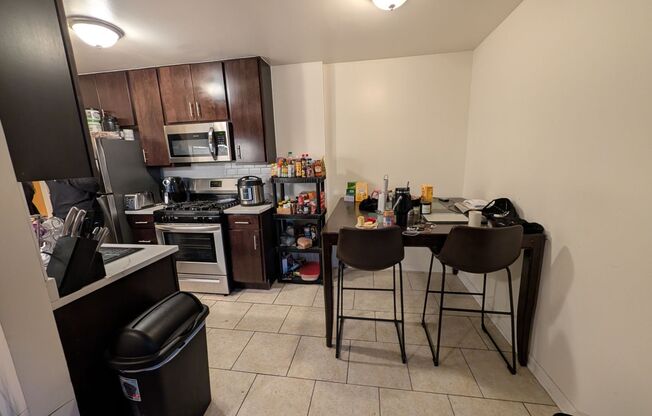 1 bed, 1 bath, 750 sqft, $1,595, Unit 1111H-404