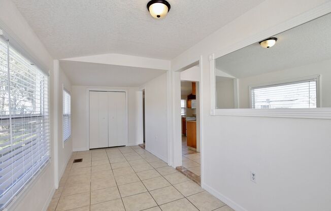 Cozy 2/1 Spacious Duplex Near East Lake Tohopekaliga - Saint Cloud!