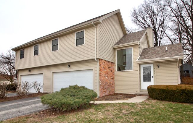 Sylvania 3 Bed/2.5 Bath Townhouse/Condo with 2 Car Garage and Basement