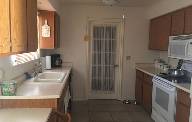 2 beds, 2 baths, $1,400