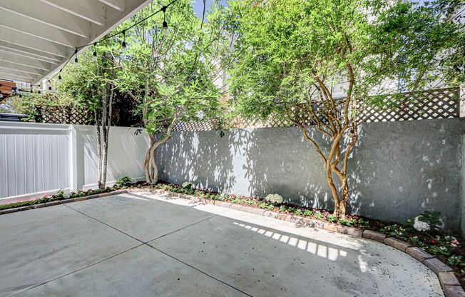 REMODELED, BRIGHT & AIRY HOME ON ONE OF THE MOST SECLUDED BLOCKS IN THE REDONDO HILLS W/ AMAZING GREAT ROOM LIVING SPACE, 2 BALCONIES & FENCED YARD ON THE RB/MB BORDER NEXT TO SCHOOLS, PARKS & 5 MINS TO BEACH!