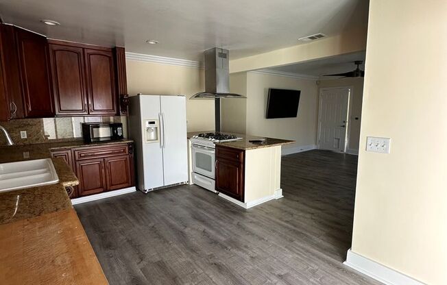 2 beds, 1 bath, 1,000 sqft, $3,400, Unit 2 B- Back