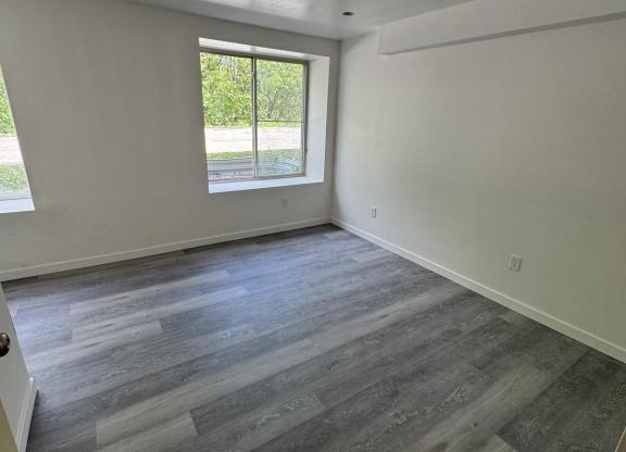 2 beds, 1 bath, 910 sqft, $1,050