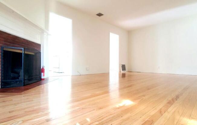1228 1230 N ALTADENA DR