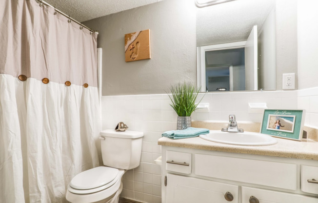 2 beds, 1.5 baths, 1,375 sqft, $1,300, Unit TH-39