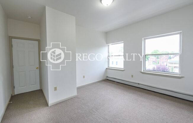 3 beds, 1 bath, 943 sqft, $1,750, Unit 301