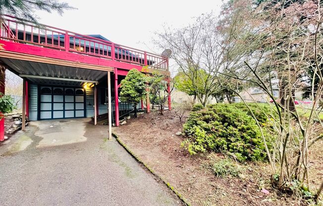 Tranquil House on Quiet South Delridge Street!
