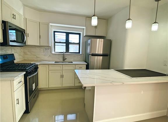281 W 234 ST