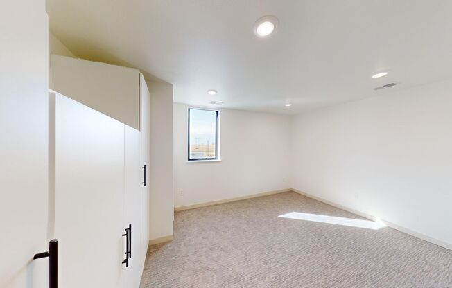 3 beds, 2 baths, 974 sqft, $1,425, Unit 6000-204
