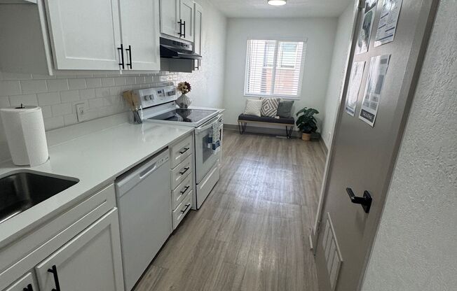 2 beds, 1 bath, 950 sqft, $1,295, Unit B5