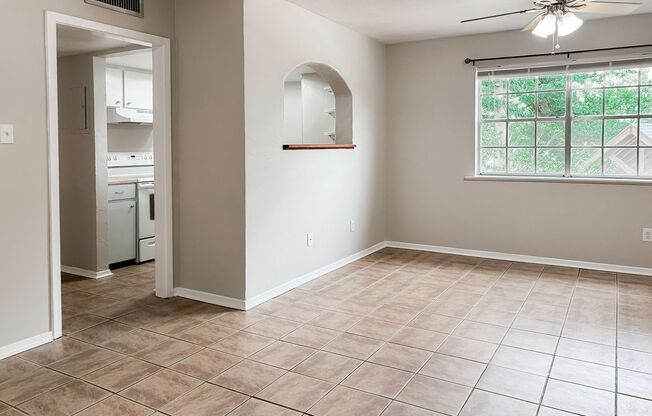 Beautiful Condo Near Moncus Park