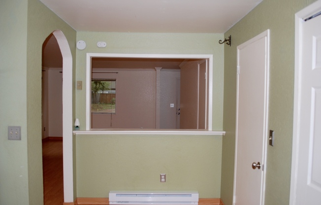 Bright Two-Bedroom End-Unit Townhouse in Shoreline