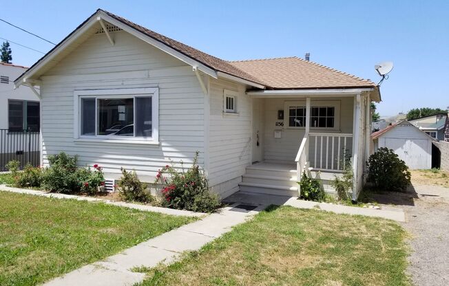 Neat Vintage Home w/ Small Office near Downtown SLO- Groups welcome