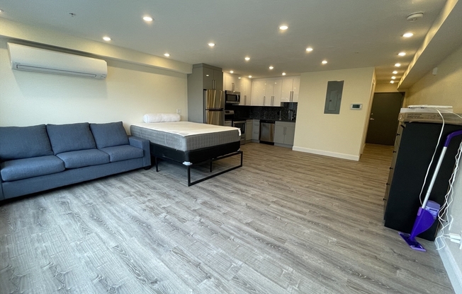 Studio, 1 bath, 500 sqft, $2,900, Unit 305