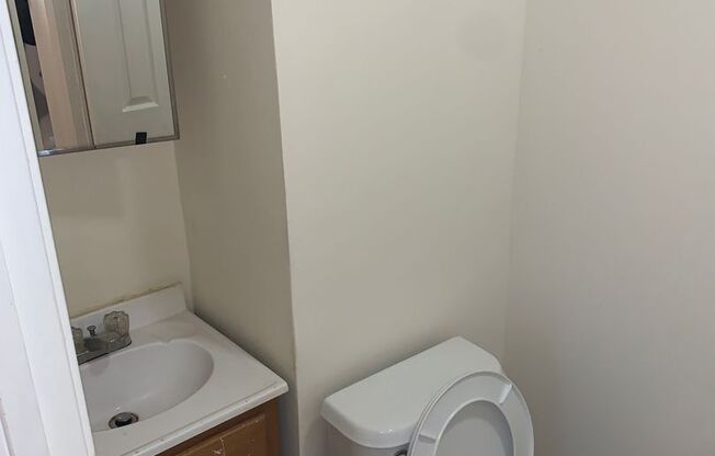 Studio, 1 bath, 350 sqft, $850, Unit 116-2