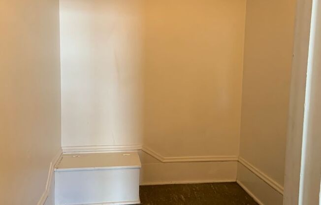 Studio, 1 bath, 375 sqft, $950, Unit 305