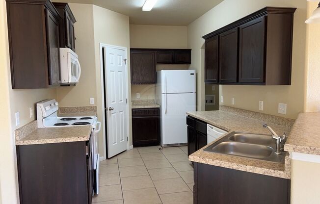 3 beds, 2 baths, $1,225, Unit 4301 Cambridge Unit A