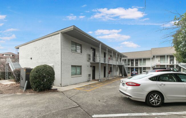 2 beds, 1 bath, 816 sqft, $1,209, Unit 13