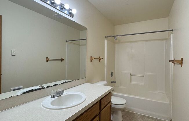 2 beds, 1 bath, $1,198, Unit 104