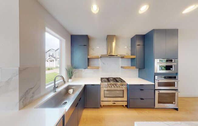 *Contemporary Home, Stylish Luxury, Central Air, Pet Friendly, Fenced Yard