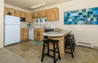 CHARMING FULLY-EQUIPPED KITCHEN