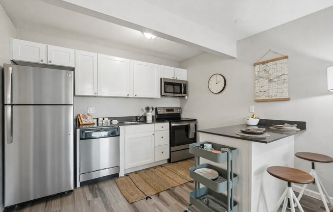 1 bed, 1 bath, 625 sqft, $1,275, Unit 30-107