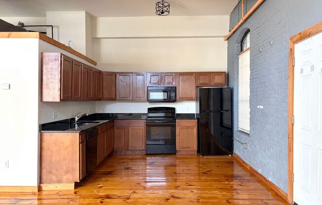 2 beds, 1 bath, 1,200 sqft, $1,700, Unit 8201