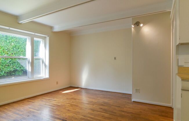 Studio, 1 bath, $1,100, Unit E