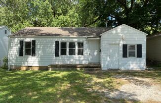 Updated 3 bed/1 bath, 1000 sqft home! 1413 E Locust St in Springfield MO.