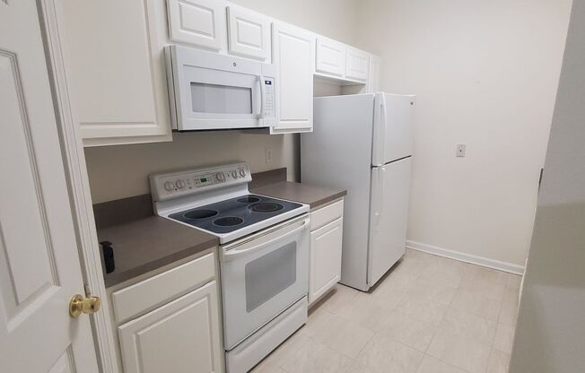 3 beds, 2 baths, 1,206 sqft, $1,625, Unit 10550 Baymeadows Rd. #628